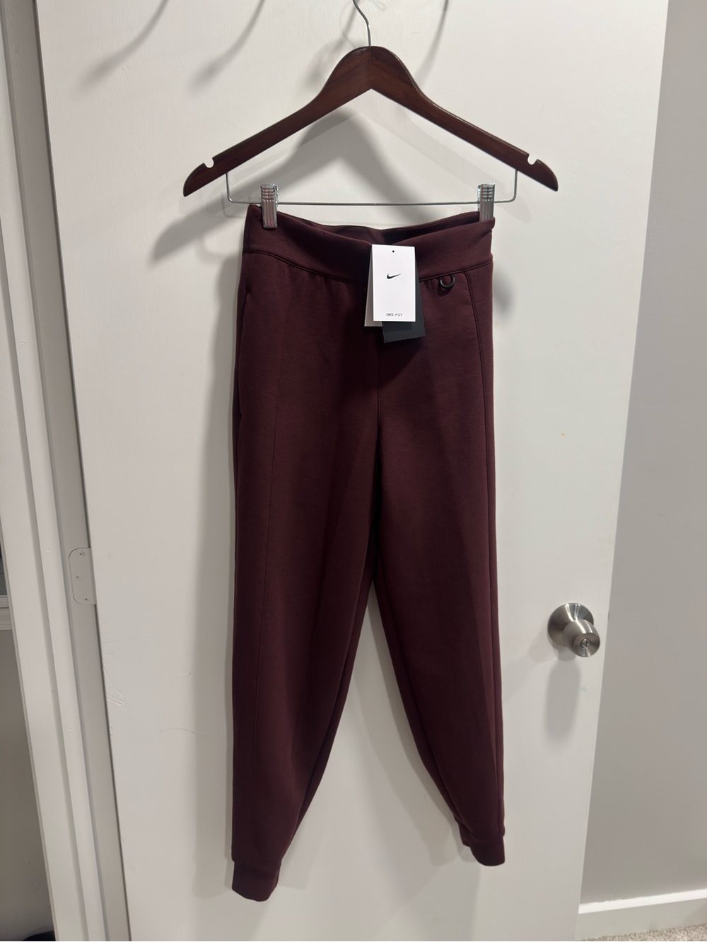 NWT Nike Women’s Dri-FIT ImpossiblySoft Mid-Rise Joggers Burgundy Sweatpants